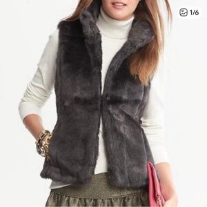 Banana republic faux fur vest size M black VGUC